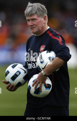 Fußball - vor der Saison freundlich - Barnett gegen Arsenal - Unterhügel-Stadion. Pat Rce, Arsenal Assistant Manager Stockfoto