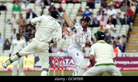 Cricket - npower Second Test - Tag vier - England gegen Pakistan - Edgbaston. Der englische Jonathan Trott in Aktion während des npower Second Test in Edgbaston, Birmingham. Stockfoto
