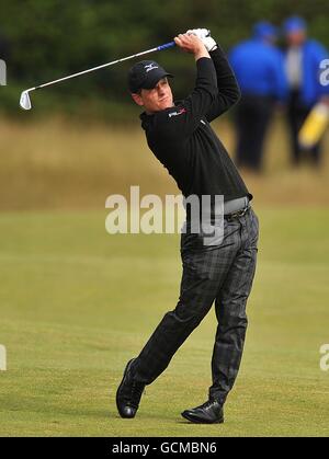 Golf - The Open Championship 2010 - Runde Zwei - St Andrews Old Course. Der englische Luke Donald in Aktion während des zweiten Runden der Open Championship 2010 in St. Andrews Stockfoto