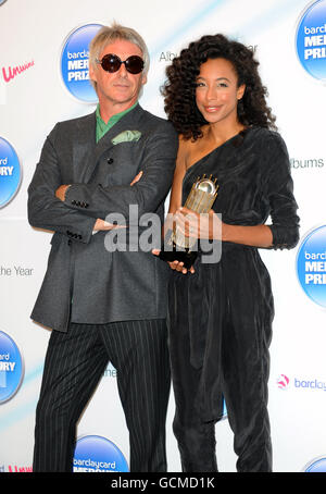 Barclaycard Mercury Prize Album of the Year nominierte Paul Weller für sein Album Wake Up The Nation und Corinne Bailey Rae für ihr Album The Sea, at the Hospital Club, London, vor den Awards, die morgen Abend stattfinden werden. Stockfoto