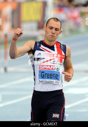 Der Großbritanniens Dai Greene gewinnt sein Halbfinale in den 400-m-Hürden der Männer am dritten Tag der Europameisterschaft im Olympiastadion in Barcelona, Spanien. Stockfoto