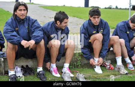 Spieler aus Everton Chile während einer Trainingseinheit bei Everton's Ausbildungszentrum der Finch Farm Stockfoto