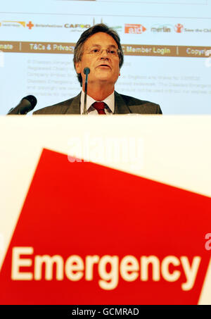 Brendan Gormley, Chief Executive von DEC (Disasters Emergency Committee), spricht im Rahmen einer Pressekonferenz mit den Medien über die Reaktion auf die pakistanische Flutkatastrophe im BT Tower im Zentrum von London. Stockfoto