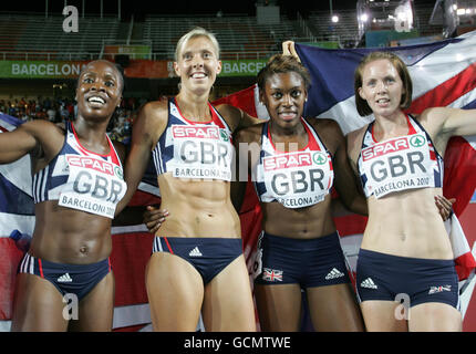 Marilyn Okoro, Lee McConnell, Perri Shakes-Drayton und Nicola Sanders aus dem 4x400-Meter-Staffelteam von Grear Britain (links-rechts), nachdem sie am sechsten Tag der Europameisterschaft im Olympiastadion in Barcelona, Spanien, eine Bronzemedaille gewonnen hatten. Stockfoto