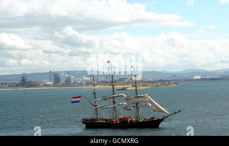 Nach dem viertägigen Festival nach Abschluss des letzten Rennens von Kristiansand in Norwegen verlassen die Tallships heute die Hartlepool Marina. Stockfoto