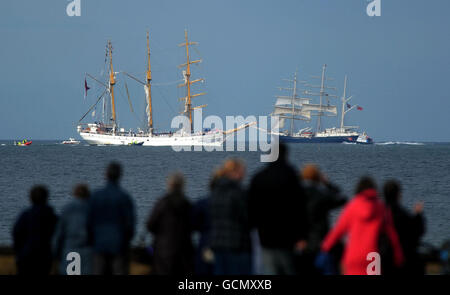 Nach dem viertägigen Festival nach Abschluss des letzten Rennens von Kristiansand in Norwegen verlassen die Tallships heute die Hartlepool Marina. Stockfoto