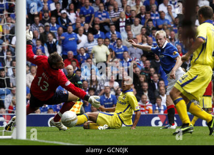 Fußball - Clydesdale Bank Scottish Premier League - Rangers gegen Kilmarnock - Ibrox. Steven Naismith von den Rangers erzielt beim Spiel der Scottish Premier League der Clydesdale Bank in Ibrox, Glasgow, das zweite Tor seiner Seite. Stockfoto