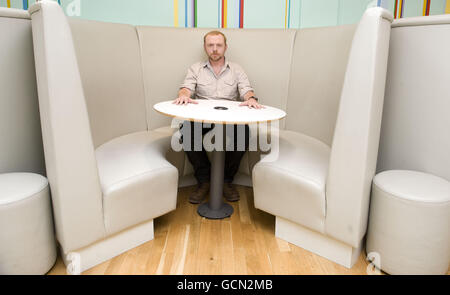 Simon Pegg lanciert sein neues Buch Nerd Do Well, im Random House in London. Stockfoto