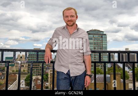 Simon Pegg lanciert sein neues Buch Nerd Do Well, im Random House in London. Stockfoto