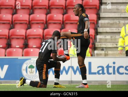 Chelsea's Salomon Kalou feiert Scoring ihr viertes Tor der Spiel mit Teamkollegen Didier Drogba (rechts), der den Assist beansprucht Stockfoto