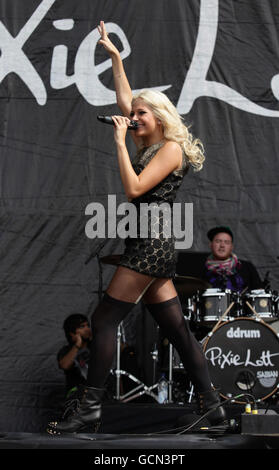 V Festival 2010 - Chelmsford. Pixie Lott tritt auf der Hauptbühne auf, während des V Festivals im Hylands Park in Chelmsford, Essex. Stockfoto