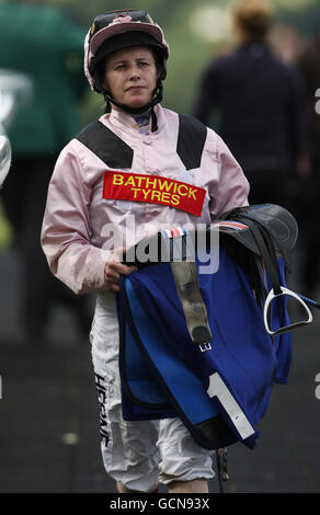 Pferderennen - The Lindley Catering Handicap Stakes - Chepstow Racecourse. Cathy Gannon, Jockey Stockfoto