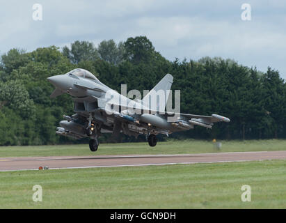 RAF Eurofighter Typhoon Landung bei den 2016 Royal International Air Tattoo, RAF Fairford, Gloucestershire. Stockfoto