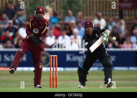 Cricket - Friends Provident Twenty20 - Viertelfinale - Somerset Sabres gegen Northamptonshire Steelbacks - The County Ground. James Hildreth von Somerset in der Schlagaktion Stockfoto