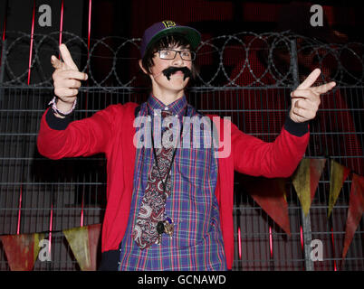 Big Brother 11. Sam Pepper wird aus dem Big Brother Haus in den Elstree Studios in Borehamwood vertrieben. Stockfoto