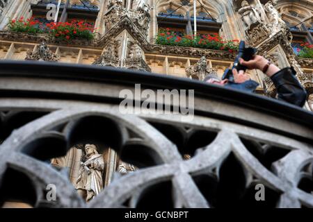 Das gotische Rathaus im brabantischen spätgotischen Stil auf dem Grote Markt / Main Market square, Leuven / Louvain, Belgien. Leuven Stockfoto