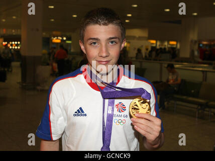 Olympia - GB Jugend Mannschaft Return Home - Heathrow Flughafen Stockfoto