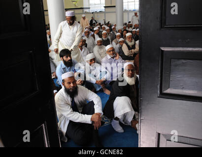 Johnson besucht Brick Lane Moschee Stockfoto