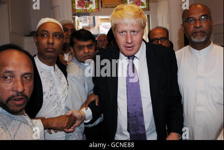 Johnson besucht Brick Lane Moschee Stockfoto