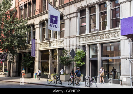 NEW YORK CITY - 13. September 2013: Streetview der New York University NYU in Greenwich Village, Manhattan. Stockfoto