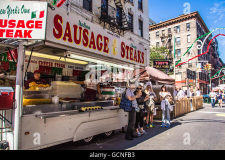 -NEW YORK 13. September 2013: Stadtansicht von fest von San Gennaro in Little Italy in Manhattan. Stockfoto