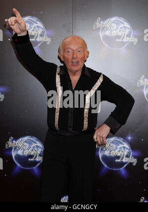 Paul Daniels während eines Fotoalles für die Aufnahme der Strictly Come Dancing: Launch Show im BBC Television Center in White City, West London. Stockfoto