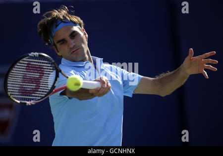 Tennis - US Open 2010 - Day Thirteen - Flushing Meadows. Der Schweizer Roger Federer im Einsatz gegen den serbischen Novak Djokovic am dreizehnten Tag der US Open in Flushing Meadows, New York, USA. Stockfoto