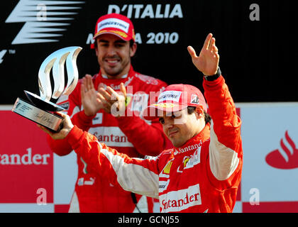 Ferrari Felipe Massa aus Brasilien feiert den dritten Platz beim Großen Preis von Italien auf dem Monza Circuit in Italien. Stockfoto