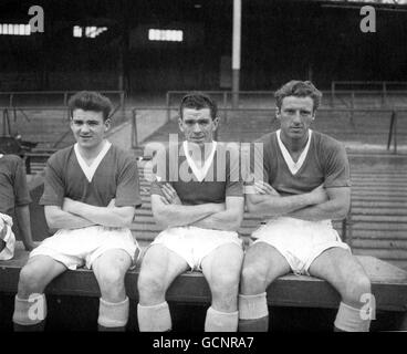 Tony McNamara, Mitte, Everton FC. Tony McNamara, Everton FC. McNamara war der erste Spieler, der innerhalb von 12 Monaten in allen vier Divisionen der Football League auftaute. Zwischen 1957 und 1958 spielte er zuerst für Everton, die in der ersten Division waren, dann Liverpool in der zweiten, Crewe in der vierten Division und schließlich Bury in der dritten. Stockfoto