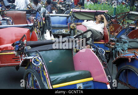 Riksha Taxifahrer Protest in der Innenstadt von Jakarta in Indonesien in Südostasien. Stockfoto