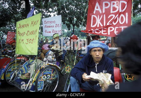 Riksha Taxifahrer Protest in der Innenstadt von Jakarta in Indonesien in Südostasien. Stockfoto