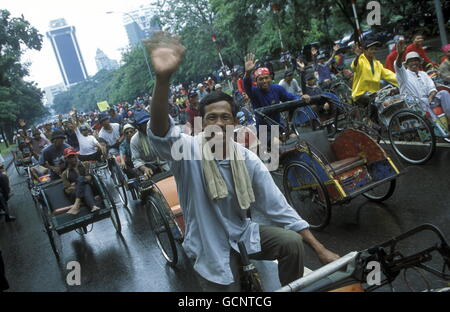 Riksha Taxifahrer Protest in der Innenstadt von Jakarta in Indonesien in Südostasien. Stockfoto