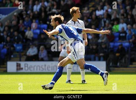 Fußball - Barclays Premier League - Bolton Wanderers gegen Birmingham City - Reebok Stadium. Roger Johnson von Birmingham City feiert das Tor zum Eröffnungstreffer Stockfoto