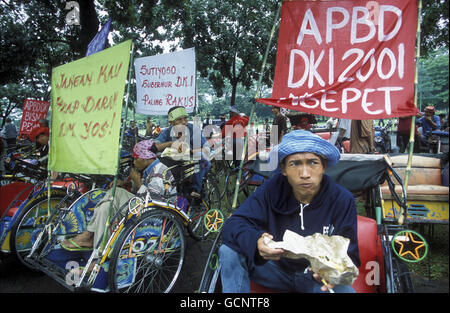 Riksha Taxifahrer Protest in der Innenstadt von Jakarta in Indonesien in Südostasien. Stockfoto