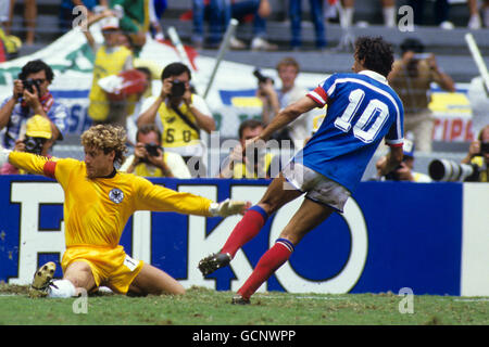 Fußball - FIFA World Cup 1986 - Semi Final - Deutschland / Frankreich - Jalisco Stadium - Guadalajara Stockfoto