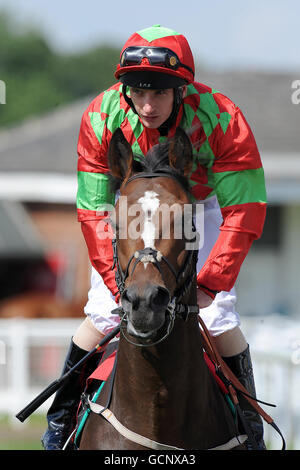 Pferderennen - Yorkshire Ebor Festival - Darley Yorkshire Oaks und Ladies Day - York Racecourse. Jockey PJ McDonald bei der Dubai-Premiere vor den DBS Premier-Einsätzen Stockfoto