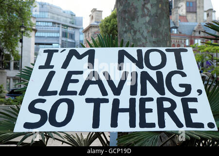 Defiant bleiben Poster' ich Demonstranten BIN NICHT VERLASSEN, SO DASS' Zeichen im Anti Brexit März auf den 2. Juli 2016 in London England UK vom 23. Juni 2016 KATHY DEWITT Stockfoto