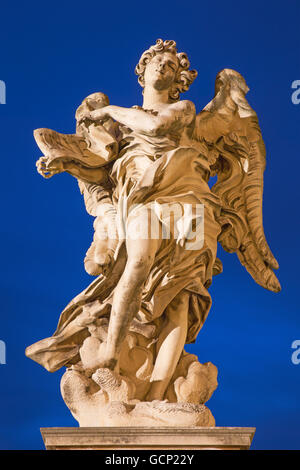 Rom, Italien - 9. März 2016: Rom - Engel mit dem Superscription von Gian Lorenzo Bernini (1598-1680) Stockfoto