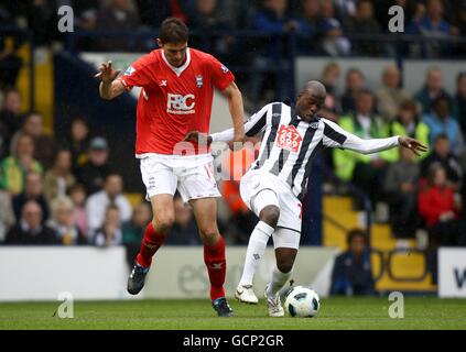 Fußball - Barclays Premier League - West Bromwich Albion gegen Birmingham City - The Hawthorns. Nikola Zigic (links) von Birmingham City und Youssouf Mulumbu von West Bromwich Albion kämpfen um den Ball Stockfoto