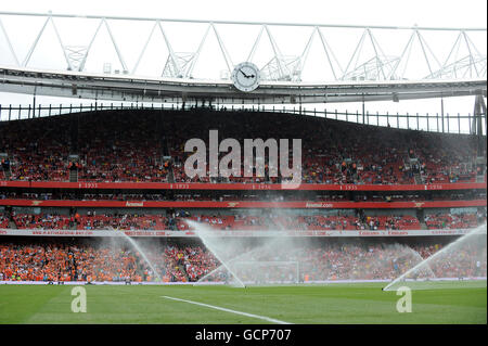 Fußball - Barclays Premier League - Arsenal gegen Blackpool - Emirates Stadium. Gesamtansicht des Clock End des Emirates Stadions Stockfoto