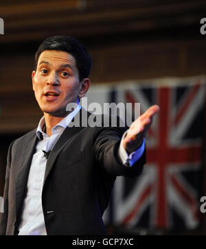 David Miliband spricht in Emmanuel Hall, Westminster Hall, London, an einer Kundgebung der Bewegung für den Wandel, als Teil seiner Kampagne, die Führung der Labour Party zu gewinnen. Stockfoto