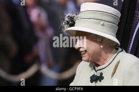 Queen Elizabeth II nimmt an den Braemar Highland Games in Braemar, Schottland, Teil. Stockfoto