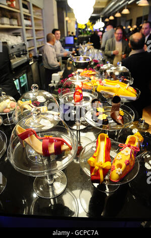 Die Schuhgalerien - London. Ein privater Blick auf die Shoe Gallerie, bei Selfridges in London. Stockfoto