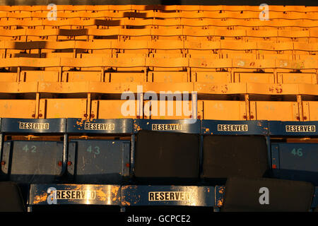 Fußball - Johnstone's Paint Trophy - Südliche Sektion - erste Runde - Southend United gegen Gillingham - Roots Hall. Eine allgemeine Ansicht der Sitzplätze in der Roots Hall, der Heimat des Southend United Football Club Stockfoto