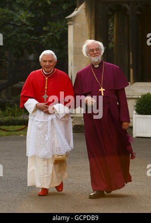 Papst Benedikt XVI. Mit dem Erzbischof von Canterbury, Dr. Rowan Williams, am zweiten Tag seines Staatsbesuchs im Lambeth-Palast. Stockfoto