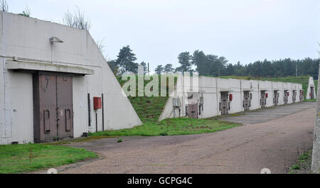 Eine allgemeine Ansicht der nicht mehr genutzten Raketensilos auf der ehemaligen Basis RAF Bentwaters in der Nähe des Rendlesham Forest in Suffolk. Stockfoto