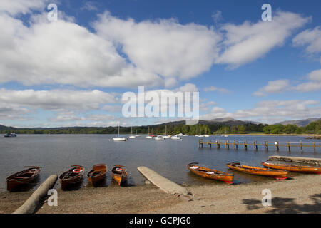 Waterhead Ambleside - Lake Windermere - traditionelle hölzerne Ruderboote zu mieten Stockfoto