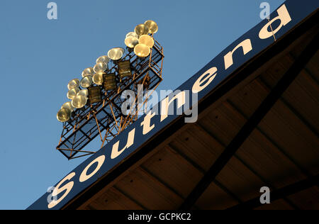 Fußball - Johnstone's Paint Trophy - Südliche Sektion - erste Runde - Southend United gegen Gillingham - Roots Hall. Eine allgemeine Ansicht der Roots Hall, der Heimat des Southend United Football Club Stockfoto