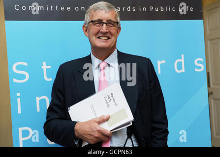 Sir Christopher Kelly, Vorsitzender des Ausschusses für Standards im öffentlichen Leben beim jährlichen Tag der offenen Tür des Wächters in Whitehall, London. In einer Rede sprach Sir Christopher über die Reform des Westminster-Vergütungssystems nach dem Spesenskandal im vergangenen Jahr. Stockfoto