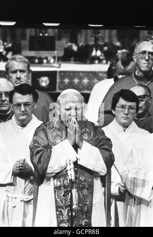 Religion - Papst Johannes Paul II Besuch in Großbritannien - römisch-katholische St.-Georgs Kathedrale - Southwark - 1982 Stockfoto